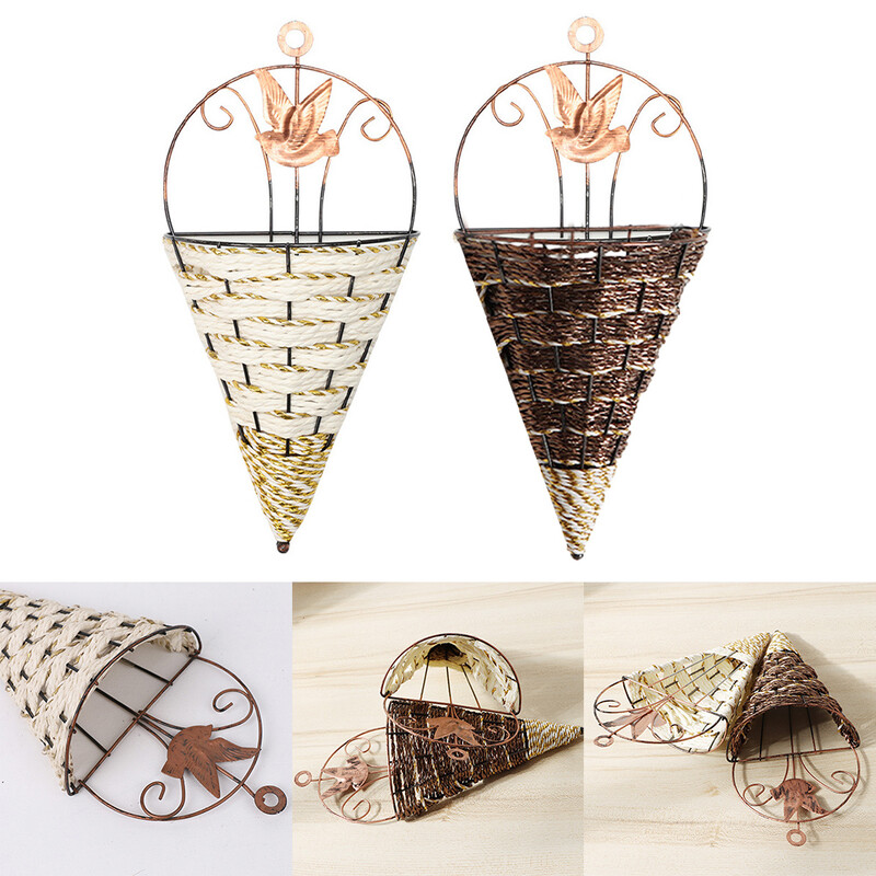 Punutud koonusekujuline lillepott Naturaalsest rotangist roheline taim metallist hoidik Aia seinale riputatav vaas Väliskaunistus