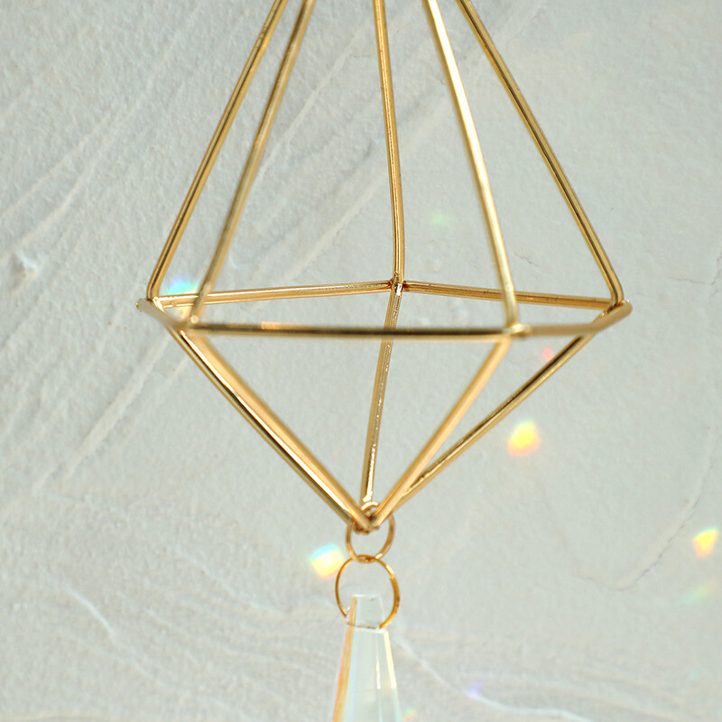 Oro augalų laikiklis pakabinamas sodintuvas Tillandsia Oro paparčio augalų kabyklos krištolinis saulės gaudytojas metalinis trikampis stovo balkono dekoras