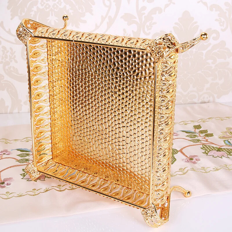 Loominguline vanaaegne kuldne puuviljakandik Kuldne ümmargune kandiline puuviljavaagen, mitmefunktsiooniline metallist suupistega kodus hoiutaldrik lauariided