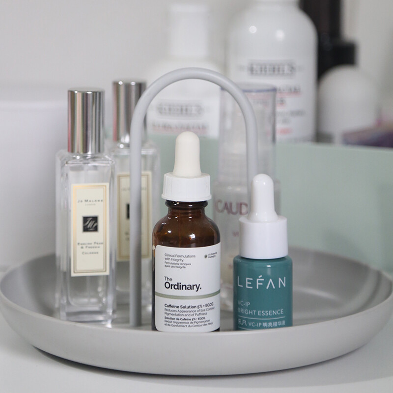 Δίσκος αποθήκευσης επιφάνειας εργασίας Nordic πλαστικοί στρογγυλοί δίσκοι κοσμημάτων Σαλόνι Τραπέζι κουζίνας Τραπέζι γεύματος Δίσκος σνακ με λαβή Διακόσμηση σπιτιού