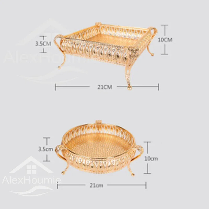 Retrostiilis kuldne serveerimisalus, puu-suupiste magustoit, kommide hoiutaldrikud, taldrikud kodubaari jaoks peokohv, pulmakaunistus