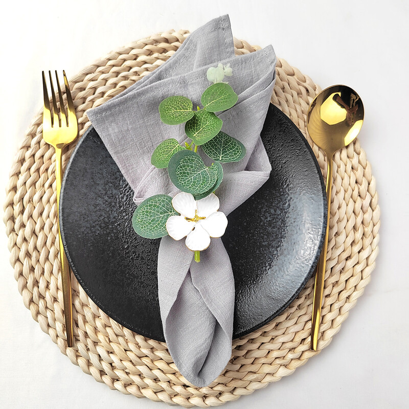 4 TK valge ploomiõie salvrätirõngad, metallist lilletüübid, aksessuaarid hotellipidudeks, pulmadeks, söögilaua kaunistamiseks