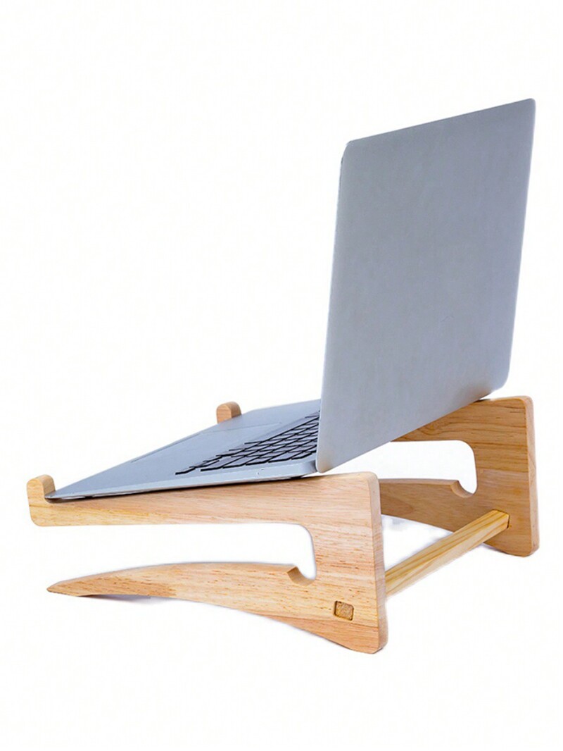 Kollane puidust sülearvuti hoiualus koos kõrgendatud vertikaalselt seisva rippuva lauaarvuti jahutusalusega