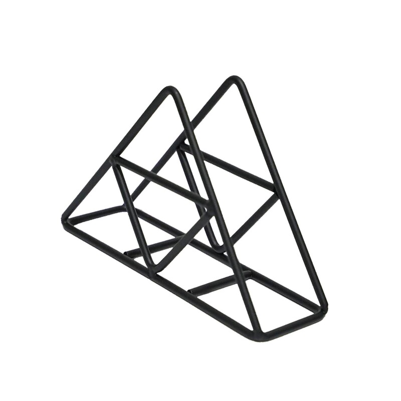 Rauast lauaplaadist paberist salvrätikuhoidja alus Organisatsiooni paberist salvrätikuhoidja siseruumides kasutamiseks väljas peo piknikulaua restoranis