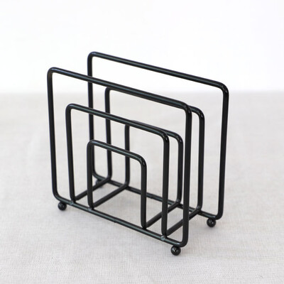 Всекидневна Маса за хранене Стояща матова черна желязна поставка за салфетки Дървена основа Начало Декор Ресторант Квадратни стелажи за съхранение на кърпички