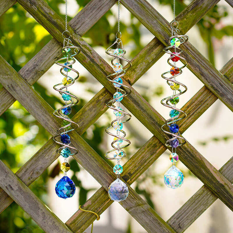 Spiraalselt rippuv kristallist päikesepüüdja vikerkaarprisma ripatsiga tuulekellad Õueaia sisekujundus Kodukaunistus
