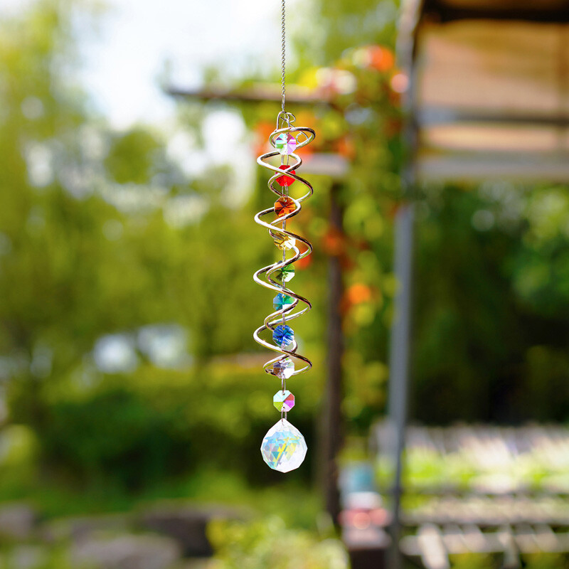 Spiraalselt rippuv kristallist päikesepüüdja vikerkaarprisma ripatsiga tuulekellad Õueaia sisekujundus Kodukaunistus