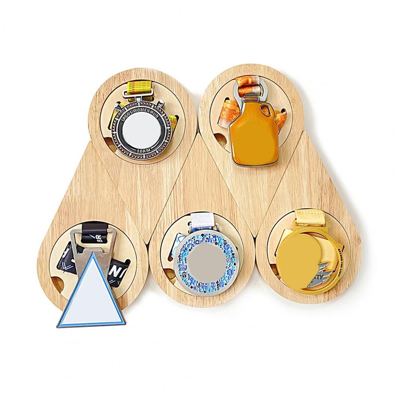 Βάση μετάλλιου Ομαλή άκρη Ξύλινη Οθόνη Μεταλλίων Stand Water Σχήμα σταγόνας Εξαγωνική βάση επίδειξης μεταλλίων