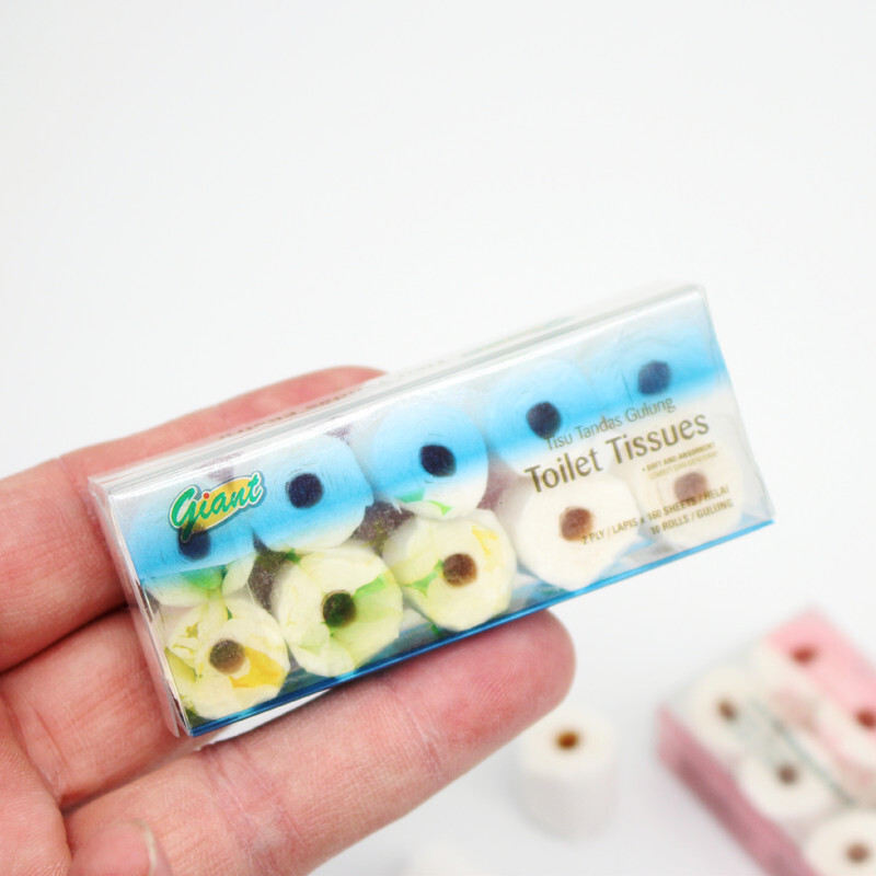 Nukumaja mini paberrätik 1/12 skaalaga miniatuursed rullid tualettpaber minivannitoa kaunistus nukkude jaoks Mänguasi lastele kingituse ruumi sisustus