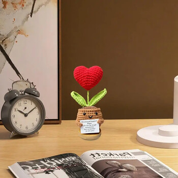 New Positive Energy Heart Flower Ръчно тъкани кукли Home Room Decor Hug Pocket Knitting Doll Positive Card Desktop Ornament Gifts