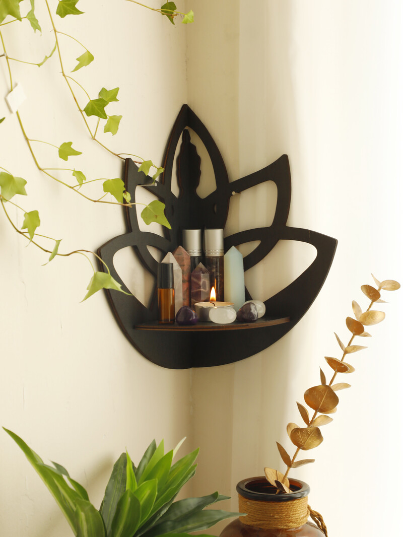 Μαύρο ξύλινο ράφι Lotus Άγαλμα του Βούδα Ράφι τοίχου Κυμαινόμενο ράφι Γωνιακό Βάση οθόνης Boho Διακόσμηση σπιτιού Meditate Decor