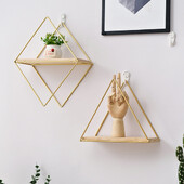 Ant sienos tvirtinamos lentynos, metalinio rėmo aukso laikiklio lentyna su medinėmis grindimis Sienos laikymo vieta Svetainės namų dekoravimas