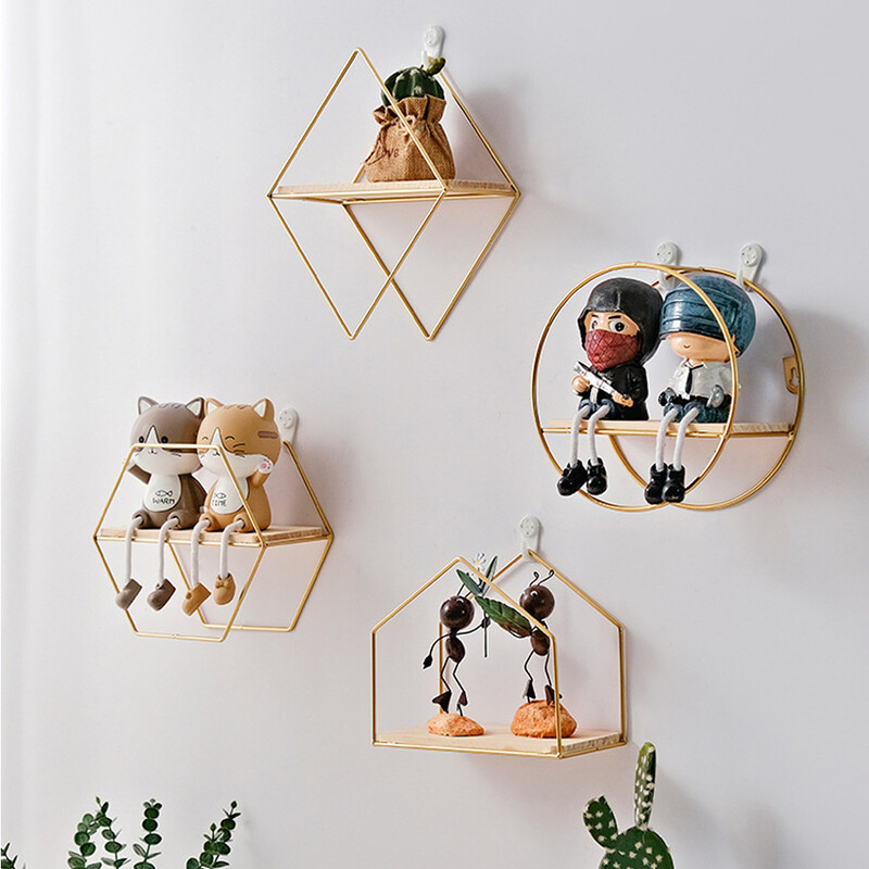 Ant sienos tvirtinamos lentynos, metalinio rėmo aukso laikiklio lentyna su medinėmis grindimis Sienos laikymo vieta Svetainės namų dekoravimas