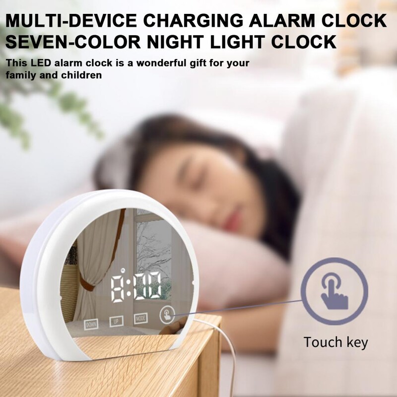 Mitme seadmega laaditav äratuskell Multifunktsionaalne LED-äratuskell valguse ekraaniga, ümmargune peegelpind õpilastele