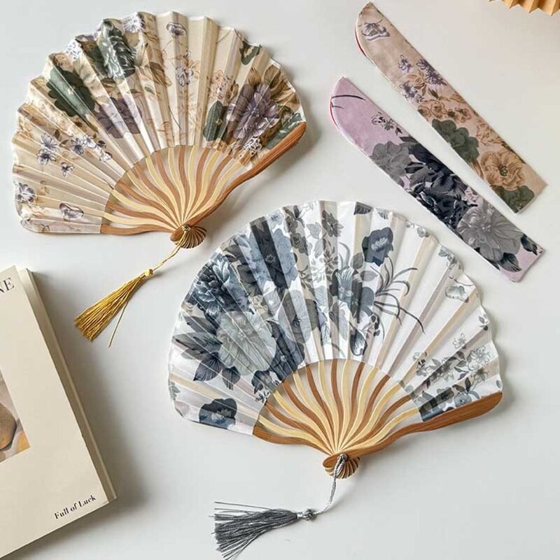 Kaasaskantav käsitsi volditav ventilaator Uus hiina stiilis tantsurekvisiit Retro Shell-fänn, naine, mees, bambusest puidust siidist lillega kokkupandav ventilaator