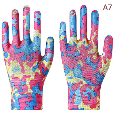 1paar naiste aiakindaid, trükitud roosa polüesterroosa lateks, töötamiseks mõeldud libisemiskindlad kaitsekindad mehaanika ehitustööriistadele