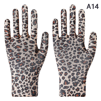 1paar naiste aiakindaid, trükitud roosa polüesterroosa lateks, töötamiseks mõeldud libisemiskindlad kaitsekindad mehaanika ehitustööriistadele