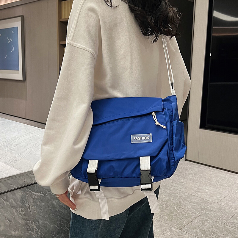 Női futártáskák Fiatal divat Női kézitáskák Crossbody táskák Nagy kapacitású válltáskák Nylon iskolatáska