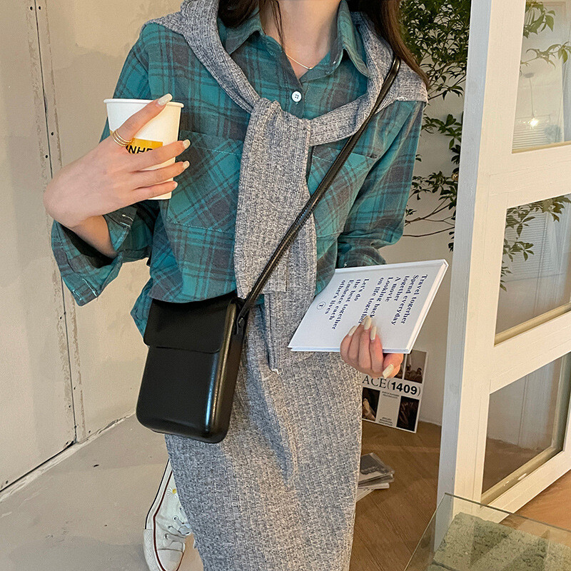 Uued naiste käekotid Mood Pu-nahast õlakotid Naistele Luksuslikud Suure mahutavusega Crossbody kotid Naistele Väike klapp telefonikott