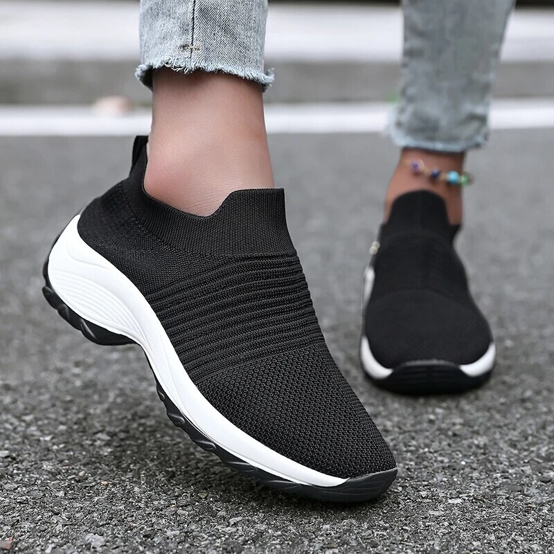 Naiste platvorm vabaajajalatsid Hingavad spordisokid Tossud Mood Suvised Naiste Vulkaniseeritud Kingad Wedge Tennis Jalutusjalatsid