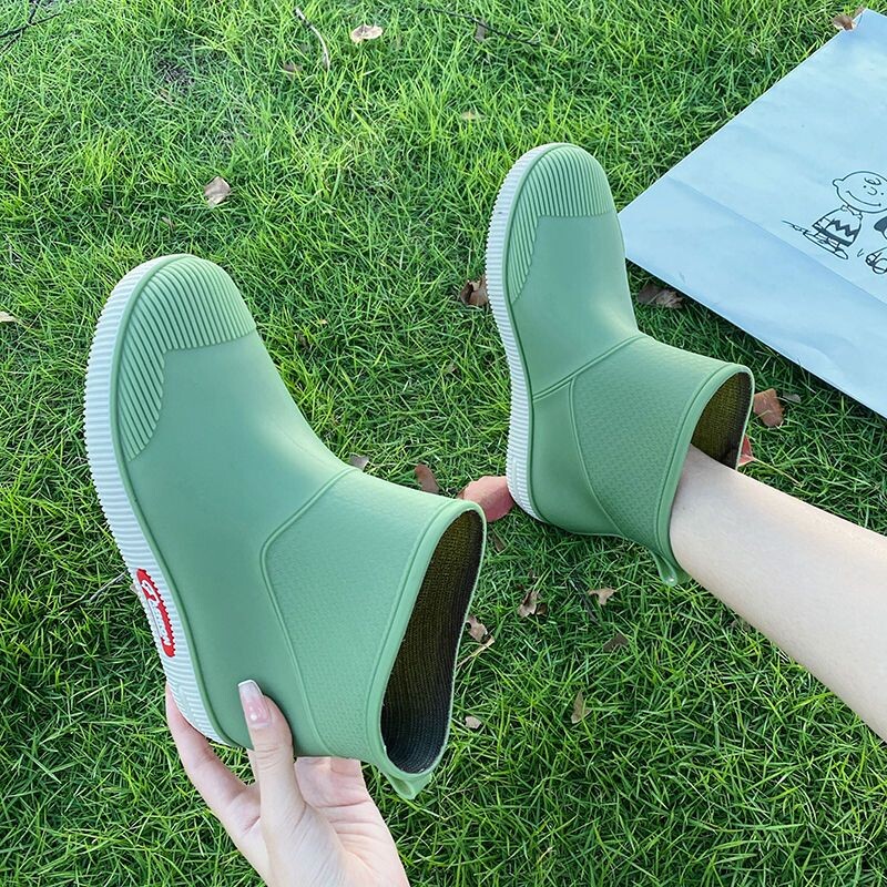 2023 uued vihmasaapad naistele, õues moodsad vihmasaapad, talvel puuvillased soojad libisemiskindlad veekindlad kummist kingad.