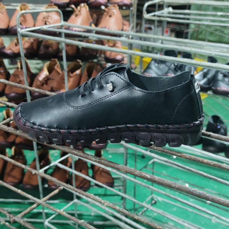 Red Wine Star Shoes National Tide Designi ühiskaubamärgiga lauajalatsid 2023 Uued naiste kingad sada kõrgendava paksu põhjaga