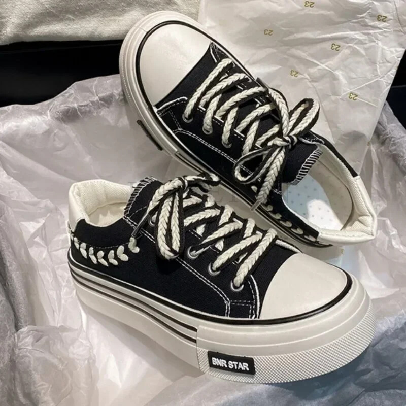 Paksu tallaga lõuend Armasus armas trendikas mitmekülgne naiste õhuke nišidisain vabaaja hingavad lauajalatsid kevad-sügis stiilid