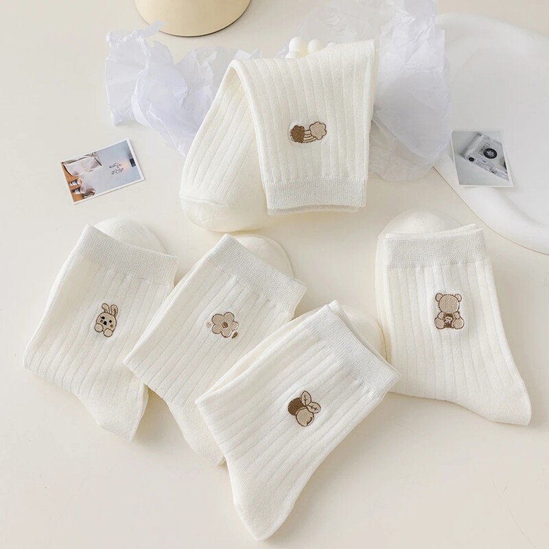 5 paari naiste ümara kaela sokid kvaliteetsed sügistalvised armsad multikad hingavad moesokid naiste pehmed keskmise toruga sokid