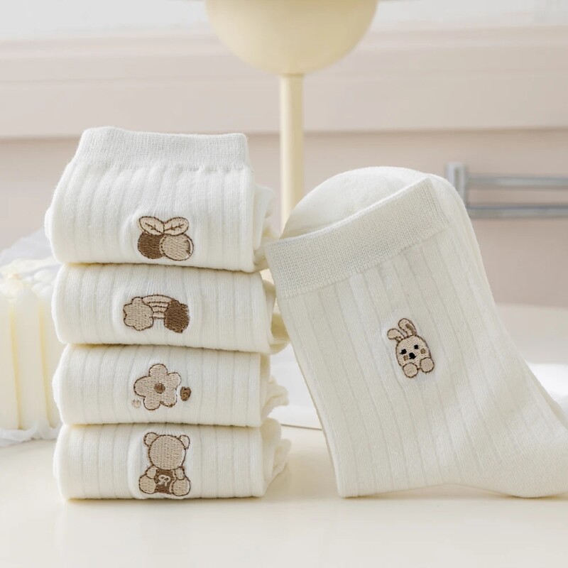 5 paari naiste ümara kaela sokid kvaliteetsed sügistalvised armsad multikad hingavad moesokid naiste pehmed keskmise toruga sokid