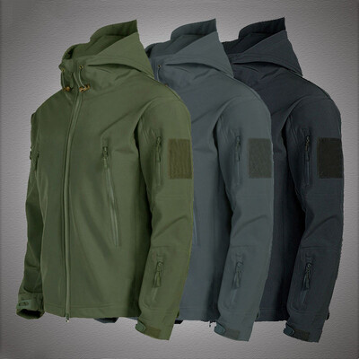 Military Shark Skin Soft Shell dzsekik Férfi Tactical Windproof Vízálló férfi kabát Army Harci dzsekik Férfi kapucnis bomberkabátok