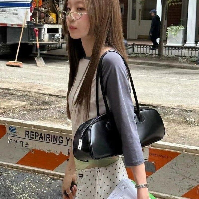 Punased PU-nahast õlakotid Naiste vanaaegsed kaenlaaluste tekstuur Suure mahutavusega baguette käekotid, mood Ulzzang, lihtsad, kõik sobivad