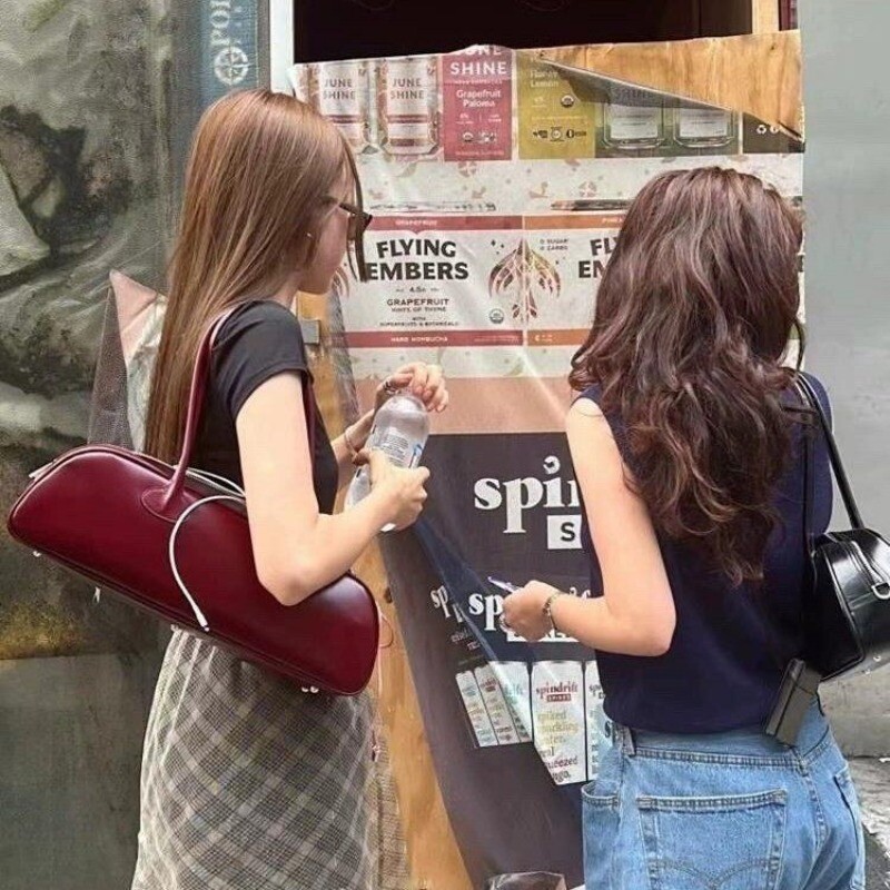 Punased PU-nahast õlakotid Naiste vanaaegsed kaenlaaluste tekstuur Suure mahutavusega baguette käekotid, mood Ulzzang, lihtsad, kõik sobivad