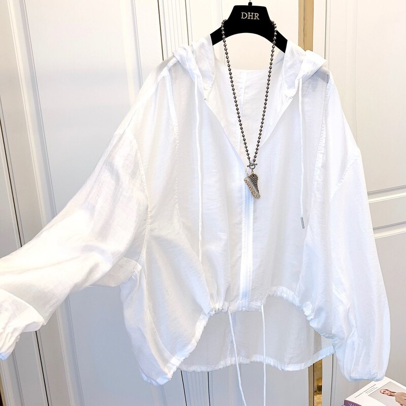 Naiste kapuutsiga suvine päikesekaitsejope Tõmblukuga jope Õhuke lahtine jope hingav jope Kerged riided must