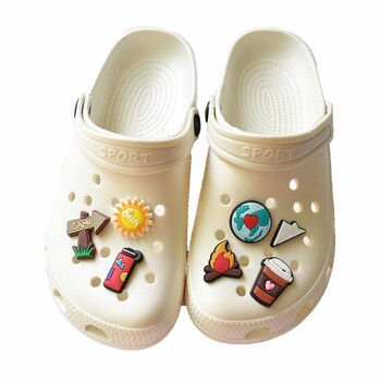 Hot Sale Γούρια παπουτσιών PVC για Crocs Αξεσουάρ Camping Badge Γυναικεία σανδάλια Πόρπη Παιδικές καρφίτσες Ανδρικές Διακόσμηση Τζιν Χριστουγεννιάτικο δώρο