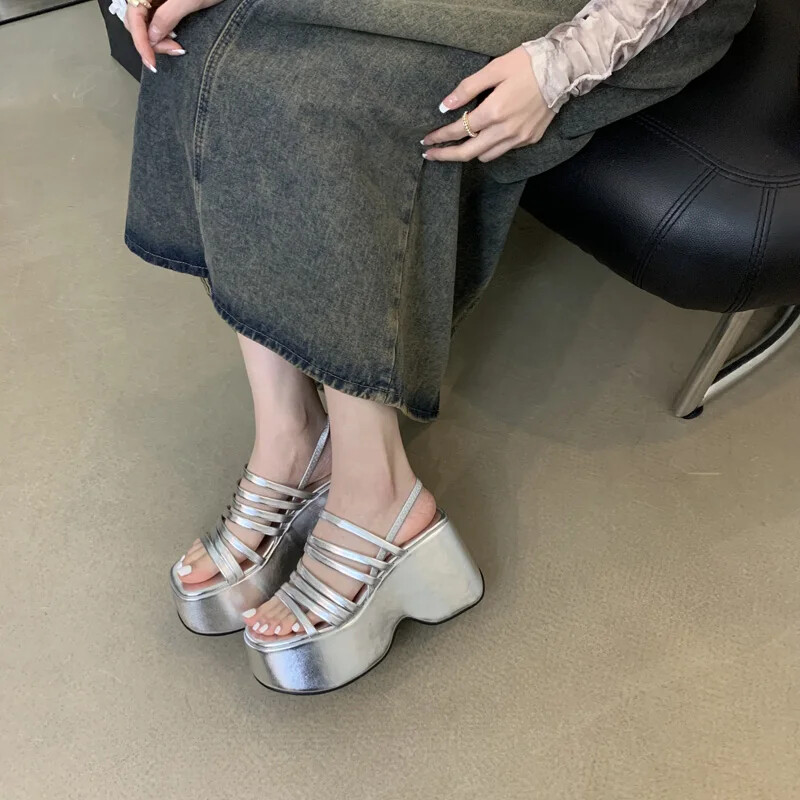 Hõbedased kiilusandaalid Naiste platvormkingad Must vööga kõrged kontsad Gladiator paksu kontsaga suvekiilud Zapatos De Mujer