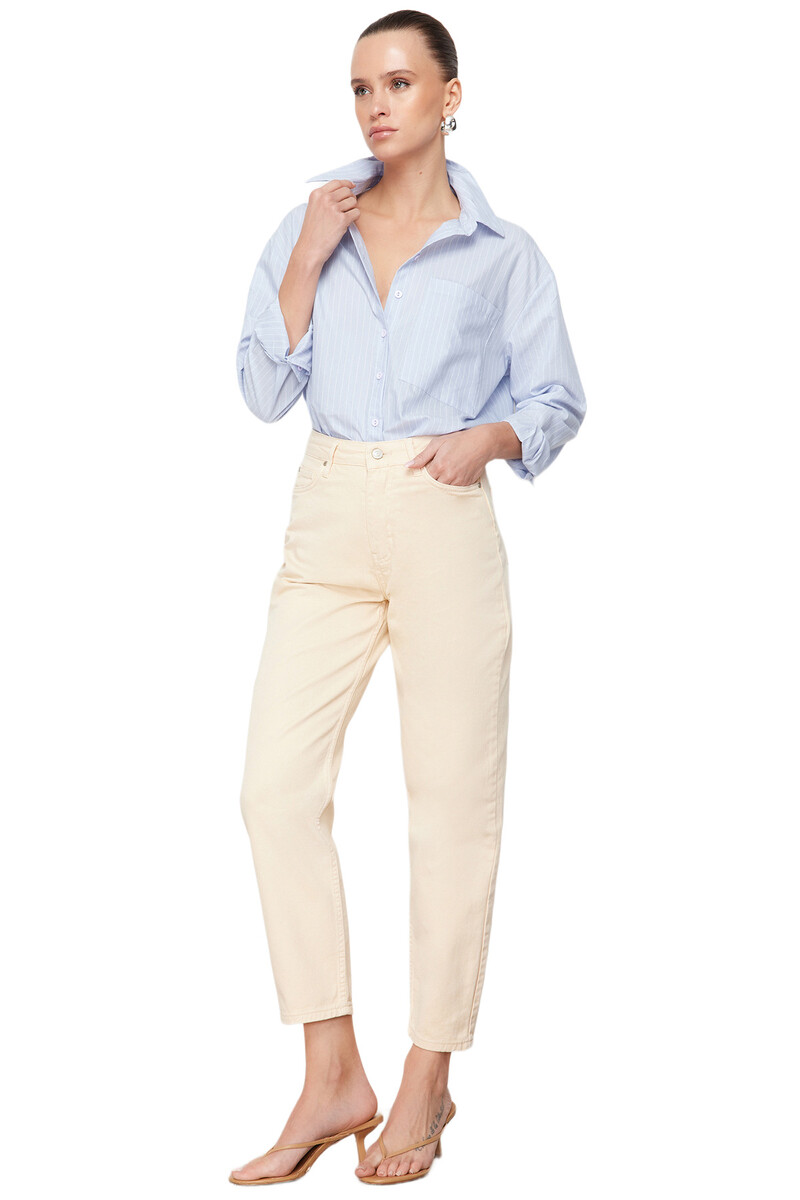 TRENDYOLMİLLA Trendyol naiste sirged Mom kõrge vöökohaga teksapüksid