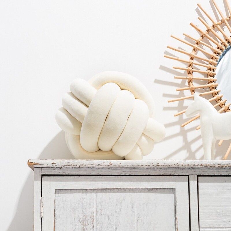 Топла кръгла възглавница в скандинавски стил Възглавница с кадифени възли Плътна бебешка почивка Кукли за сън Пълнени детски декорации за спалня за възрастни