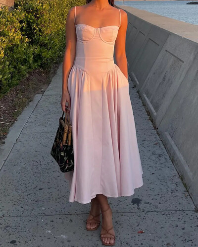 Suvised naiste rinnaga mähitud sling-kleit Seksikas õlgadest maha keeratud plisseeritud maksimantlid Uued naiste suvepuhkusepeo tänavarõivad