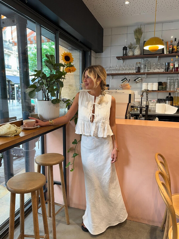 Διπλωμένα βολάν Κορυφαία γυναικεία κοστούμια Κομψό αμάνικο πουκάμισο μακριά φούστα 2 τεμαχίων σετ 2024 Summer Lady Office Highstreet outfit