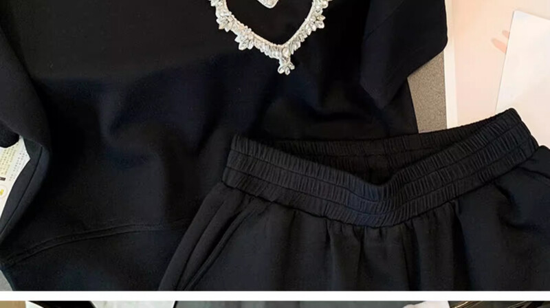 Naiste vabaaja spordiülikond, suvine vabaaja kaheosaline komplekt, moekas vanust vähendav lühikeste varrukatega lühikesed püksid, kaheosaline komplekt naistele