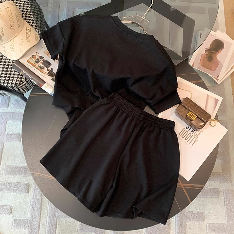 Naiste vabaaja spordiülikond, suvine vabaaja kaheosaline komplekt, moekas vanust vähendav lühikeste varrukatega lühikesed püksid, kaheosaline komplekt naistele