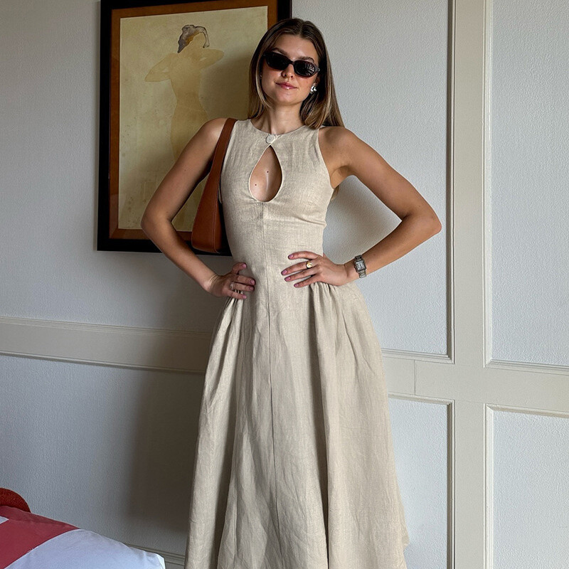 Uus ühe nööbiga rindkere õõnsad pikad kleidid, elegantsed küljelt plisseeritud varrukateta kaelaga maksikleit Naiste tänavarõivad hommikumantlid