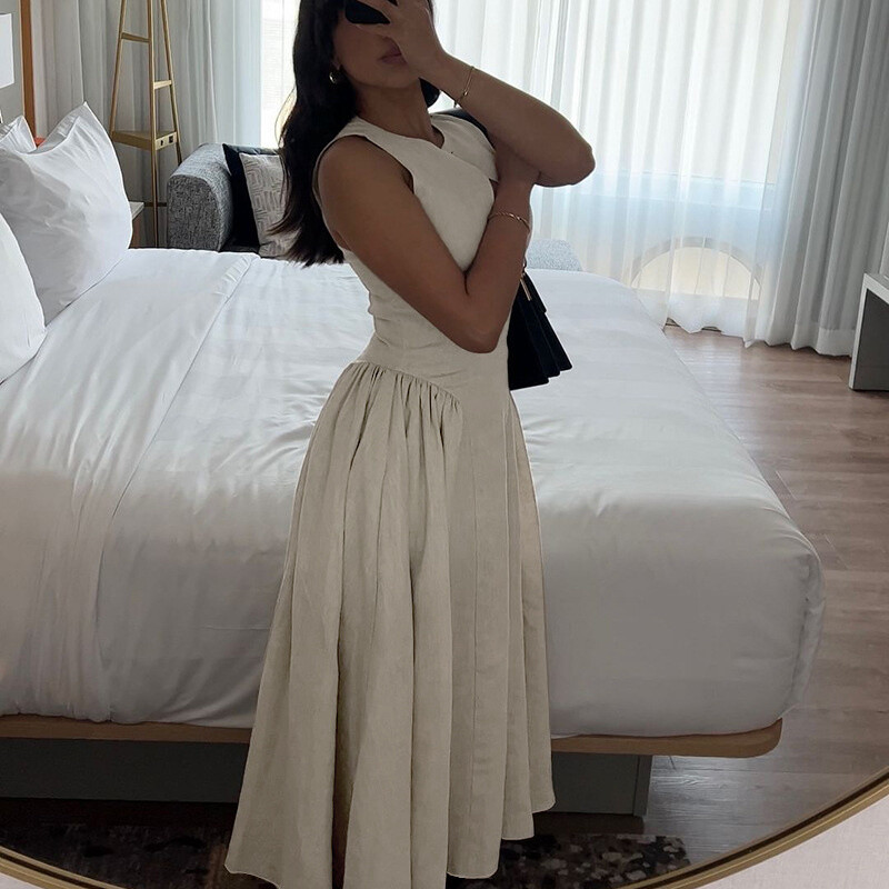 Uus ühe nööbiga rindkere õõnsad pikad kleidid, elegantsed küljelt plisseeritud varrukateta kaelaga maksikleit Naiste tänavarõivad hommikumantlid