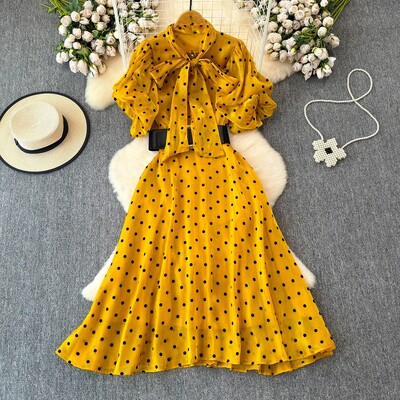 EWQ modna haljina s remenom s točkastim printom za žene, haljine s mašnom na vezanje i skupljenim strukom, kratkih rukava, novo ljeto 2024., 27X200