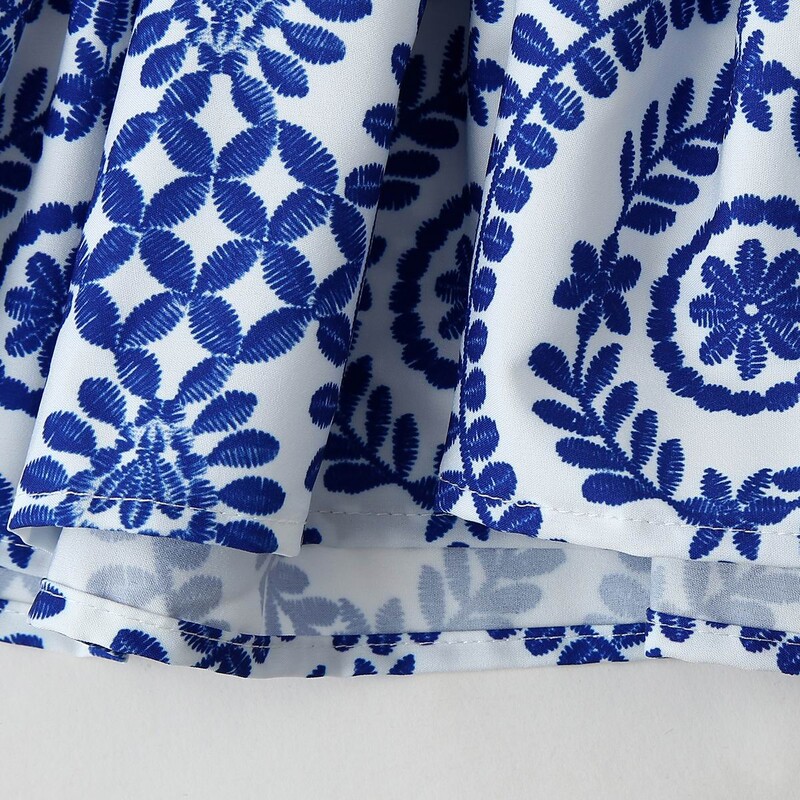 Trükitud lillelised kärbitud ülaosaga, rihveldatud rinnakorviga, õlakateta, volangiga põhjaga naiste suverõivad