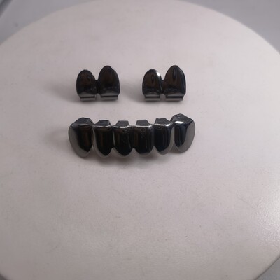 3CPS/komplekt kullaga hõbetatud hip-hop hambad suu jaoks grilli mütsid Top & Bottom grilli komplekt vampiiri hambad Halloweeni peokomplektide jaoks