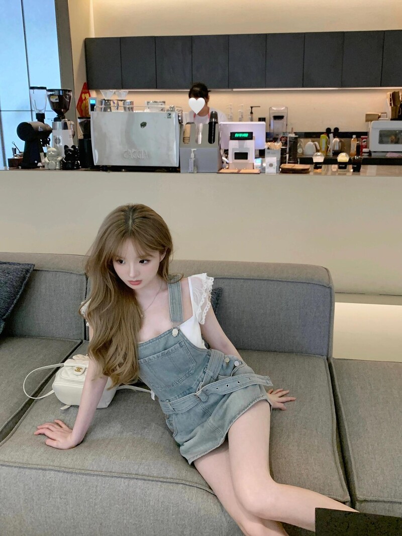 Κορεάτικο στυλ τζιν φόρμες Ανοιχτές τζιν φόρμες κοντή φούστα για γυναίκες Καλοκαίρι New Age συρρικνούμενο αδυνάτισμα μέσης φούστα και παντελόνι