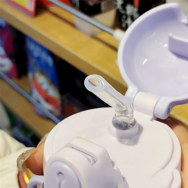 600 ml-es Cartoon Kids kulacs műanyag vizespohár szívószállal gyerekeknek Iskolai szivárgásmentes kültéri ivópalack pohár