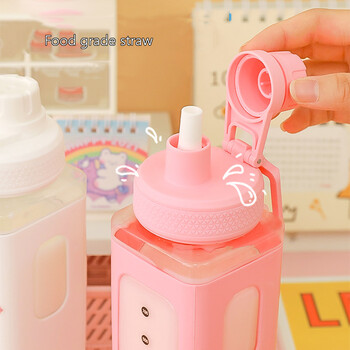 Бутилка за вода Kawaii Shaker със стикер от сламка Сладка без BPA 700 ml/900 ml пластмасова бутилка за чай, мляко, преносима бутилка за напитка Gourde за момиче