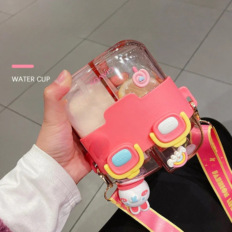 Suure mahutavusega joogipudel, kahe prügikastiga plastikust kõrretass lastele kaasaskantav veepudel koos kauni multifilmiga